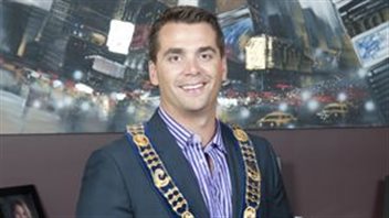 Jerrod Schafer, le maire de Swift Current, en Saskatchewan Jerrod Schafer, le maire de Swift Current, en Saskatchewan