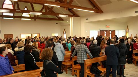 La population s'est présentée en grand nombre à la nouvelle église de Grande-Entrée. La population s'est présentée en grand nombre à la nouvelle église de Grande-Entrée.