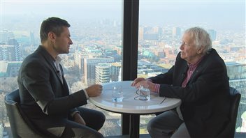 L'ancien maire de Québec, Jean-Paul L'Allier, en compagnie de l'animateur du Téléjournal Québec, Bruno Savard. L'ancien maire de Québec, Jean-Paul L'Allier, en compagnie de l'animateur du Téléjournal Québec, Bruno Savard.