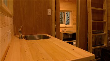La maison de 12 mètres carrés est équipée d'une cuisine, d'un salon et d'une salle de bain. La maison de 12 mètres carrés est équipée d'une cuisine, d'un salon et d'une salle de bain.