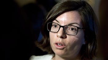 Il faut dépendre moins sur les routes de glace dit Niki Ashton, députée de Churchill-Keewatinook Aski Il faut dépendre moins sur les routes de glace dit Niki Ashton, députée de Churchill-Keewatinook Aski