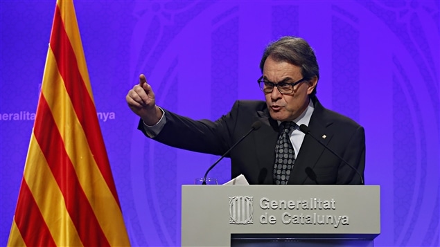 En conférence de presse, Artur Mas a déclaré qu'il refusait de retirer sa candidature, le 5 janvier 2016. En conférence de presse, Artur Mas a déclaré qu'il refusait de retirer sa candidature, le 5 janvier 2016.