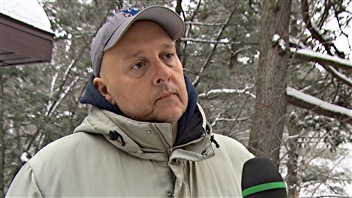 Marc Lafleur est propriétaire d'un terrain voisin de celui convoité pour le projet d'école à Val-des-Monts. Marc Lafleur est propriétaire d'un terrain voisin de celui convoité pour le projet d'école à Val-des-Monts.