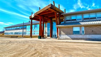 L'école secondaire Eshkiniigajig est située sur l'île Manitoulin. L'école secondaire Eshkiniigajig est située sur l'île Manitoulin.