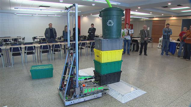 Robot présenté par l'équipe de Rimouski en 2015 à la compétition First
Robot présenté par l'équipe de Rimouski en 2015 à la compétition First