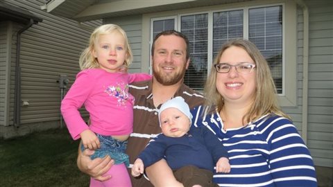 Jordan Van de Vorst, son épouse, Chanda, leur fille de 5 ans, Kamryn, et leur fils de 2 ans, Miguire Jordan Van de Vorst, son épouse, Chanda, leur fille de 5 ans, Kamryn, et leur fils de 2 ans, Miguire