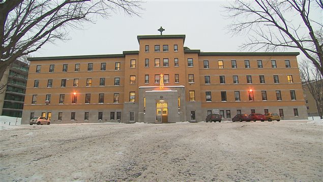 La communauté n'a plus d'argent pour maintenir ouverte cette maison de retraite. La communauté n'a plus d'argent pour maintenir ouverte cette maison de retraite.