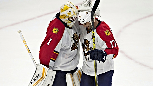 Roberto Luongo et Derek MacKenzie Roberto Luongo et Derek MacKenzie