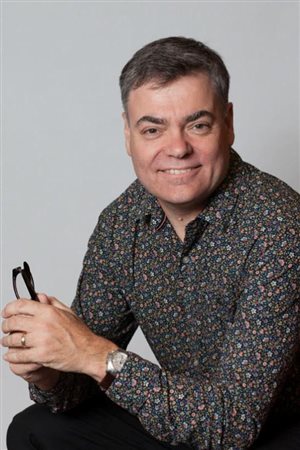 Peter Bailey, directeur de la bibliothèque municipale de Saint-Albert Peter Bailey, directeur de la bibliothèque municipale de Saint-Albert