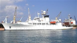 Le USNS Pathfinder, navire scientifique de la marine américaine. Le USNS Pathfinder, navire scientifique de la marine américaine.