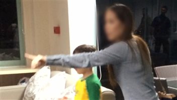 La mère Pipit et son fils, l'une des présumées victimes de pédophilie La mère Pipit et son fils, l'une des présumées victimes de pédophilie