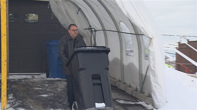 Denis Gilles, l'initiateur de la pétition qui demande à la Ville de Rimouski d'augmenter la fréquence de la collecte des ordures. Denis Gilles, l'initiateur de la pétition qui demande à la Ville de Rimouski d'augmenter la fréquence de la collecte des ordures.