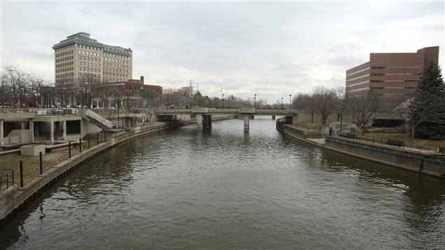 La rivière de Flint, dans le Michigan, d'où l'eau toxique a été puisée. La rivière de Flint, dans le Michigan, d'où l'eau toxique a été puisée.