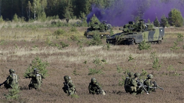 Des soldats des Forces armées canadiennes déployés en Lettonie. (archives) Des soldats des Forces armées canadiennes déployés en Lettonie. (archives)