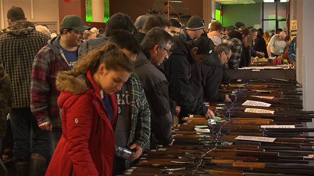 Salon de l'arme et du militaria à Longueuil. Salon de l'arme et du militaria à Longueuil.