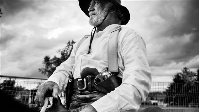 Image tirée de la série documentaire « Faut en parler » : « La culture des armes » Image tirée de la série documentaire « Faut en parler » : « La culture des armes »