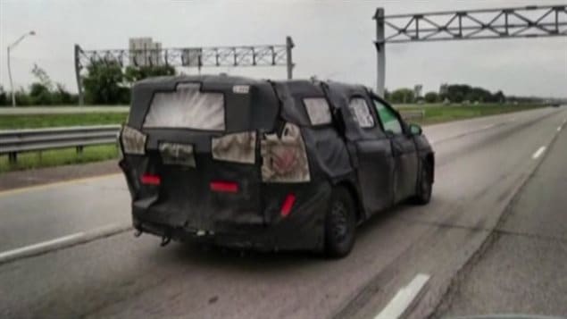 La nouvelle minifourgonnette de Chrysler sera dévoilée lundi. La nouvelle minifourgonnette de Chrysler sera dévoilée lundi.