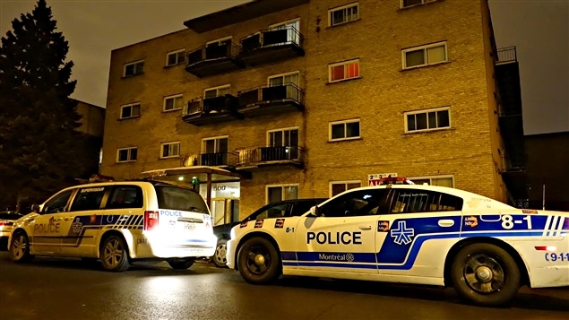L'agression est survenue dans cet immeuble à logements de la 33e Avenue. L'agression est survenue dans cet immeuble à logements de la 33e Avenue.