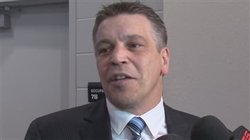 Patrick Dom, directeur général du Tournoi de hockey pee-wee, se réjouit de la venue de Peter Stastny au tournoi. Patrick Dom, directeur général du Tournoi de hockey pee-wee, se réjouit de la venue de Peter Stastny au tournoi.