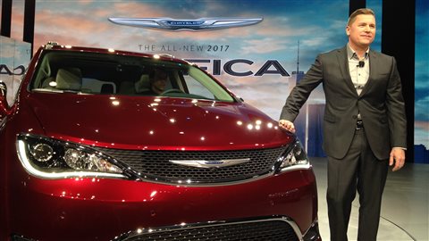 Le vice-président de Fiat-Chrysler a dévoilé la nouvelle Chrysler Pacifica Le vice-président de Fiat-Chrysler a dévoilé la nouvelle Chrysler Pacifica