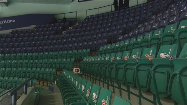 Les bancs au Colisée Financière Sun Life de Rimouski. Les bancs au Colisée Financière Sun Life de Rimouski.