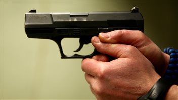 Pistolet de 9 mm utilisé pour la formation des policiers de Québec Pistolet de 9 mm utilisé pour la formation des policiers de Québec
