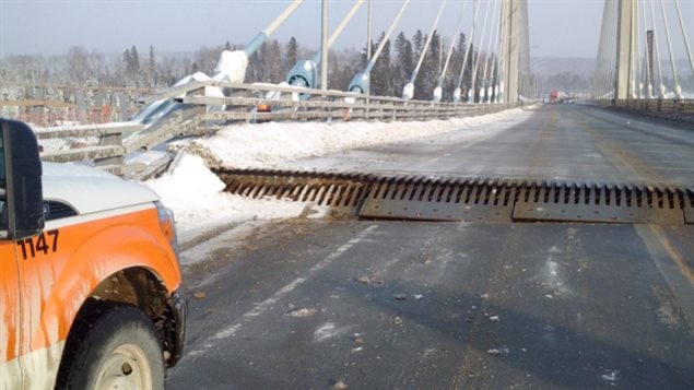 Le tablier s'était soulevé de 60 cm, dimanche. Le tablier s'était soulevé de 60 cm, dimanche.