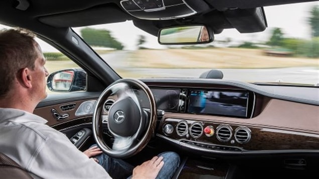 - Notre dollar ne vaut plus que 70 cents américains
- Moteurs truqués: Volkswagen doit retourner à la table à dessin, dit la Californie
- Tests de voitures autonomes: ce n'est pas encore au point.