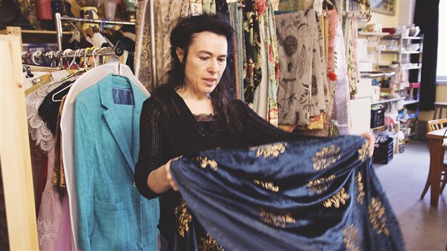 L'artiste interdisciplinaire D.Kimm travaille et réside dans le quartier depuis plus de 20 ans. L'artiste interdisciplinaire D.Kimm travaille et réside dans le quartier depuis plus de 20 ans.