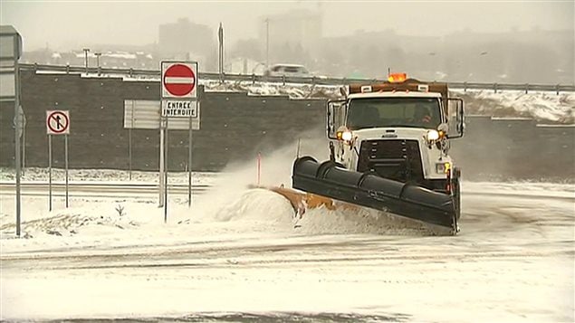 Les routes sont enneigées à plusieurs endroits Les routes sont enneigées à plusieurs endroits