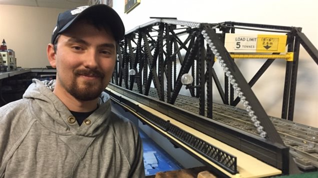 Trois années ont été nécessaires à André Lalonde pour réaliser sa réplique du pont Traffic Trois années ont été nécessaires à André Lalonde pour réaliser sa réplique du pont Traffic