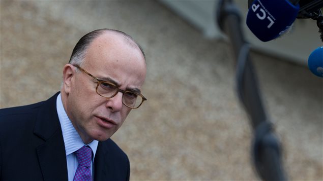 Le ministre français de l'Intérieur, Bernard Cazeneuve, à sa sortie du Conseil des ministres, mercredi. Le ministre français de l'Intérieur, Bernard Cazeneuve, à sa sortie du Conseil des ministres, mercredi.