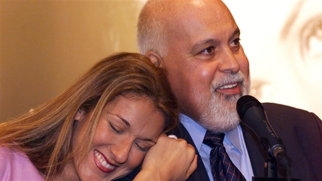 René Angélil et Céline Dion, lors d'une conférence de presse. René Angélil et Céline Dion, lors d'une conférence de presse.