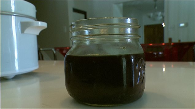 Il en coûte 1300 $ par mois à la famille McKnight pour produire de l'huile de cannabis. Il en coûte 1300 $ par mois à la famille McKnight pour produire de l'huile de cannabis.