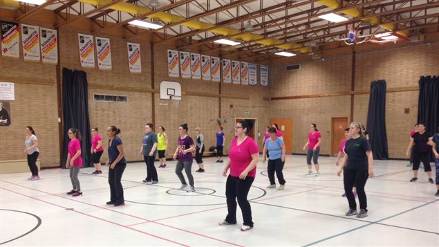 Une trentaine de personnes ont participé au premier zumbathon de Sept-Îles. Une trentaine de personnes ont participé au premier zumbathon de Sept-Îles.