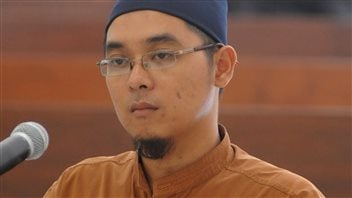L'instigateur de l'attaque de jeudi a Jakarta, Bahrun Naim, lors sa comparution. L'instigateur de l'attaque de jeudi a Jakarta, Bahrun Naim, lors sa comparution.