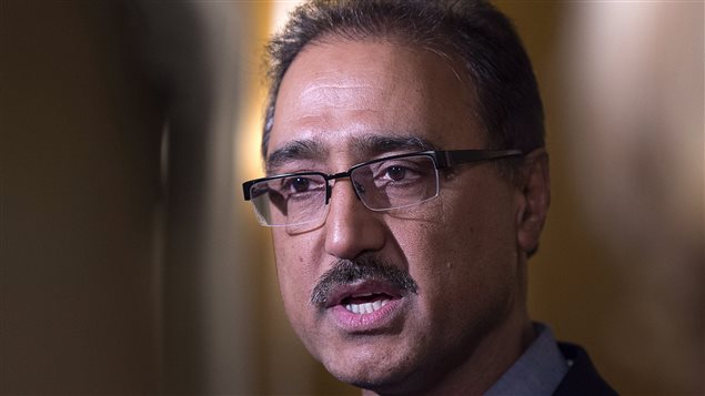 Le ministre de l'Infrastructure, Amarjeet Sohi, s'adresse aux journalistes, lors d'une rencontre à Saint Andrews, au Nouveau-Brunswick. Le ministre de l'Infrastructure, Amarjeet Sohi, s'adresse aux journalistes, lors d'une rencontre à Saint Andrews, au Nouveau-Brunswick.