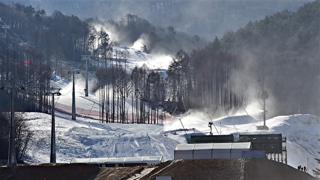 Vue générale de la construction du centre de ski olympique à Jeongseon Vue générale de la construction du centre de ski olympique à Jeongseon
