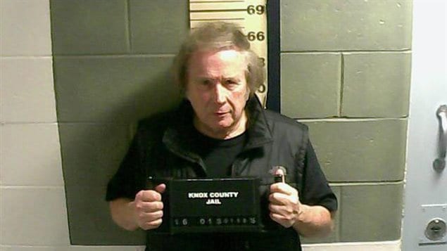 Le chanteur Don McLean lors de son arrestation Le chanteur Don McLean lors de son arrestation