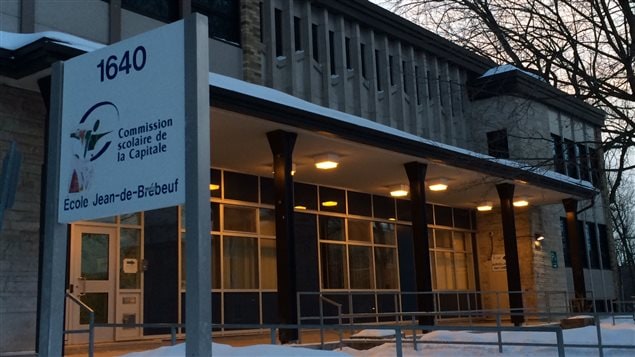 L'école Jean-de-Brébeuf est fermée pour la journée. L'école Jean-de-Brébeuf est fermée pour la journée.