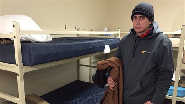 Bobby, un homme qui fréquente le refuge de l'Armée du Salut à Regina depuis un mois. L'hiver est très difficile, dit-il. Bobby, un homme qui fréquente le refuge de l'Armée du Salut à Regina depuis un mois. L'hiver est très difficile, dit-il.