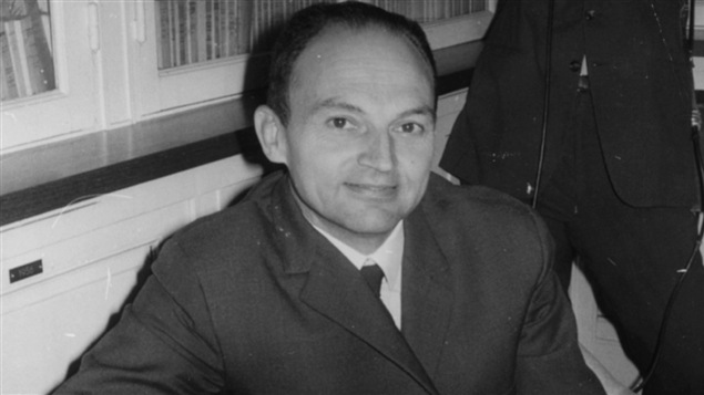 Michel Tournier, lors d'une séance de dédicaces pour son livre « Le roi des Aulnes » en 1970 Michel Tournier, lors d'une séance de dédicaces pour son livre « Le roi des Aulnes » en 1970