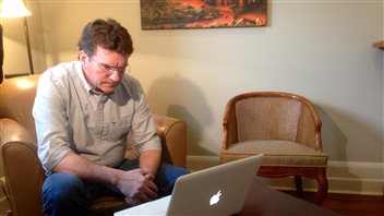 Le maire de Sussex, Mark Thorne, écoute les explications livrées par les dirigeants de Potash Corp en conférence de presse, à Fredericton. Le maire de Sussex, Mark Thorne, écoute les explications livrées par les dirigeants de Potash Corp en conférence de presse, à Fredericton.