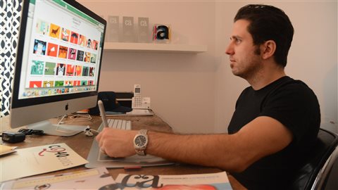 L'illustrateur Sebastien Thibault à son poste de travail. L'illustrateur Sebastien Thibault à son poste de travail.