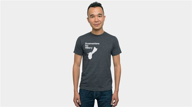 Un t-shirt pour les partisans d'Hillary Clinton à Guam Un t-shirt pour les partisans d'Hillary Clinton à Guam