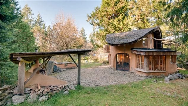 La maison d'Alexis Borsboom sur Mayne island est très populaire sur Airbnb. La maison d'Alexis Borsboom sur Mayne island est très populaire sur Airbnb.