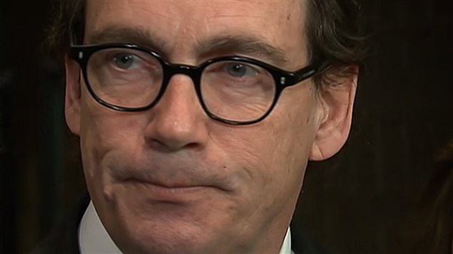 Le chef du PQ, Pierre Karl Péladeau, envisage de mettre en demeure le PLQ pour les propos du ministre Jean-Marc Fournier sur le financement de l'Institut de recherche sur la souveraineté. Le chef du PQ, Pierre Karl Péladeau, envisage de mettre en demeure le PLQ pour les propos du ministre Jean-Marc Fournier sur le financement de l'Institut de recherche sur la souveraineté.