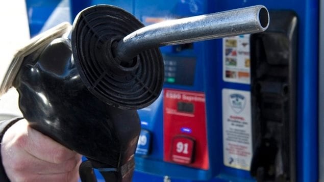 Les prix pour un litre d'essence sont en baisse pour au moins quelques semaines. Les prix pour un litre d'essence sont en baisse pour au moins quelques semaines.