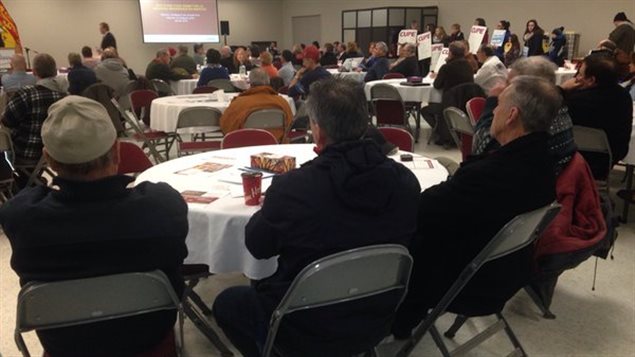 Environ 80 personnes ont participé à la dernière consultation publique, à Bathurst. Environ 80 personnes ont participé à la dernière consultation publique, à Bathurst.