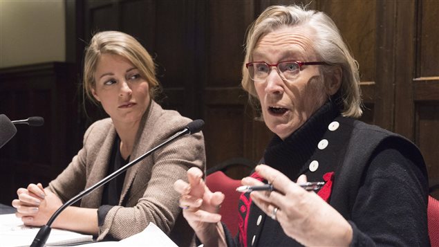 Les ministres Mélanie Joly et Carolyn Bennett, en point de presse à Québec Les ministres Mélanie Joly et Carolyn Bennett, en point de presse à Québec